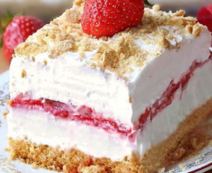 No-Bake Strawberry Cheesecake Lasagna